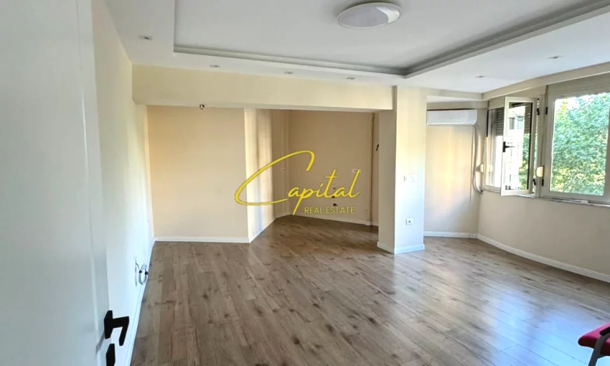 ZYRE ME QIRA 80 M2 QENDER 900 EURO