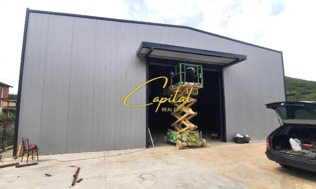 KAPANON ME QIRA 650 M2 RRUGA E ARBRIT 2000 EURO