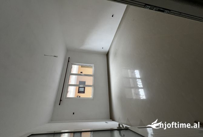 Shtepi me qera 1+1 ne Tirane - 23,000 Leke