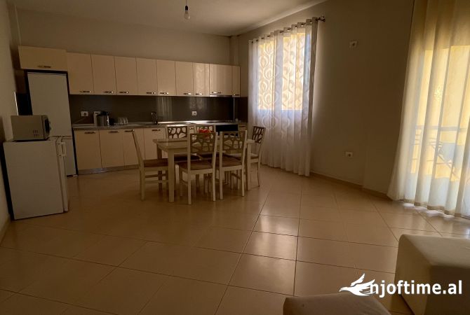Shtepi me qera Duplex(shtepi me 2 kate) ne Tirane, 5+1, Mobilimi Pjeserisht e mobiluar, Pagesa 2,500  Euro.