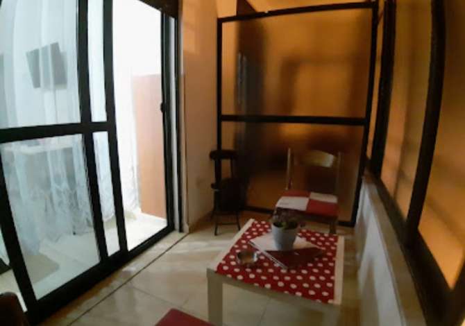 Shtepi me qera Apartament ne Tirane, Garsoniere, Mobilimi E mobiluar, Pagesa 30,000  Leke.