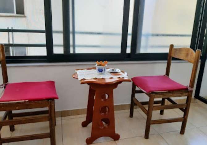 Shtepi me qera Apartament ne Tirane, Garsoniere, Mobilimi E mobiluar, Pagesa 30,000  Leke.