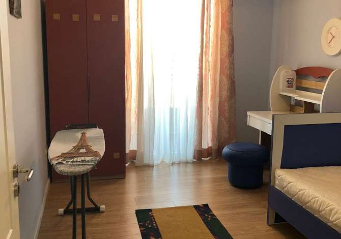 Shtepi me qera Apartament ne Tirane, 2+1, Mobilimi E mobiluar, Pagesa 550  Euro.