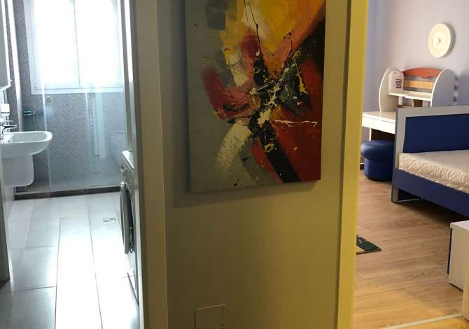 Shtepi me qera Apartament ne Tirane, 2+1, Mobilimi E mobiluar, Pagesa 550  Euro.