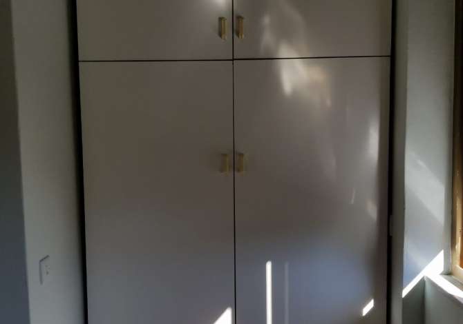 Shtepi me qera  ne Tirane, 3+1, Mobilimi E mobiluar, Pagesa 400  Euro.