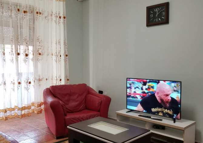 Shtepi me qera  ne Tirane, 3+1, Mobilimi E mobiluar, Pagesa 400  Euro.