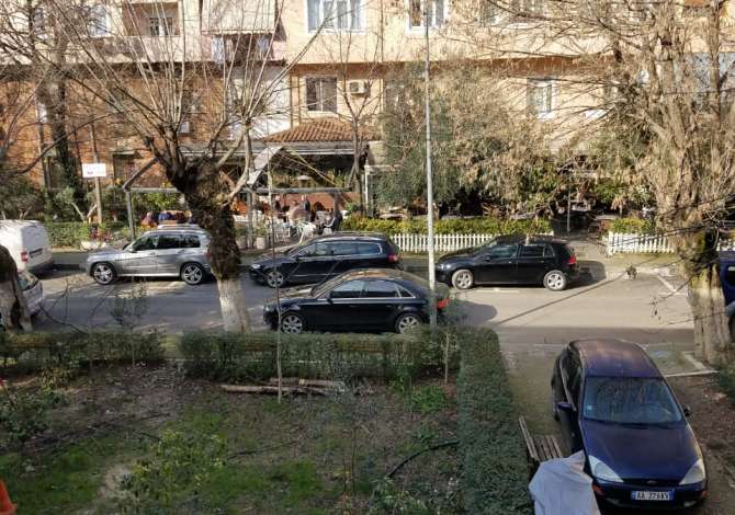 Shtepi me qera  ne Tirane, 3+1, Mobilimi E mobiluar, Pagesa 400  Euro.