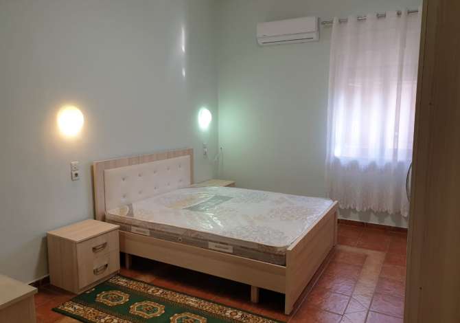 Shtepi me qera  ne Tirane, 3+1, Mobilimi E mobiluar, Pagesa 400  Euro.