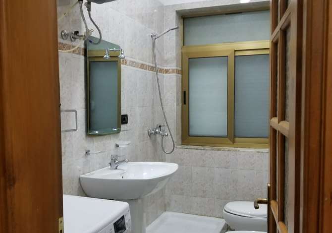 Shtepi me qera  ne Tirane, 3+1, Mobilimi E mobiluar, Pagesa 400  Euro.