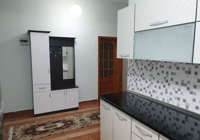 Shtepi me qera  ne Tirane, 3+1, Mobilimi E mobiluar, Pagesa 400  Euro.