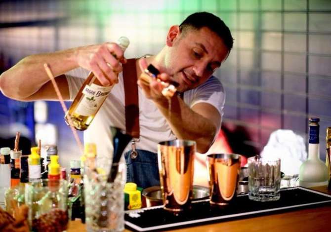 Njoftime Pune ne Tirane, Profesioni Kamrier/e, banakier/e ,kujdestare per femijet te  lodrat , , Pagesa Me Marreveshje.