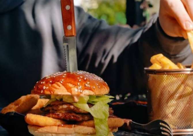 Njoftime Pune per 1 Menaxher ,8 Fastfoodier ,2 kasiere ,3 Banakier, 3 kamarier ,3 Sanitare ne Tirane