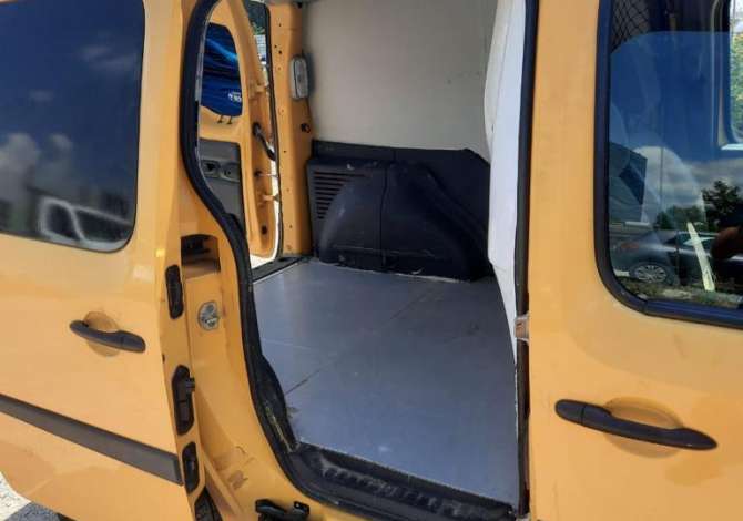 Makina ne shitje ne Tirane - 4,500 Euro