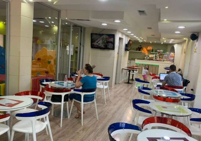 Njoftime Pune per punonjes fast foodi, motorrist, banakier/e, kamarier/e,sanitare ne Tirane