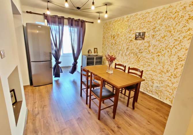 Shtepi ne shitje  ne Tirane, 3+1, Mobilimi E mobiluar, Pagesa 150,000  Euro.