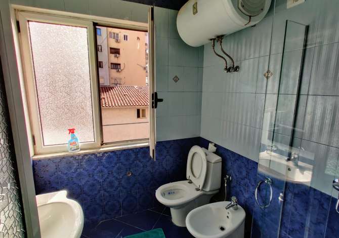 Shtepi ne shitje  ne Tirane, 3+1, Mobilimi E mobiluar, Pagesa 150,000  Euro.