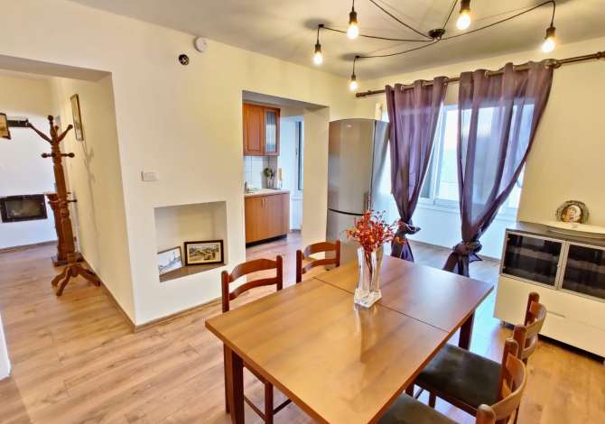 Shtepi ne shitje  ne Tirane, 3+1, Mobilimi E mobiluar, Pagesa 150,000  Euro.