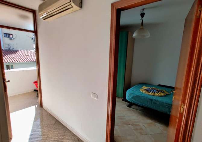 Shtepi ne shitje  ne Tirane, 3+1, Mobilimi E mobiluar, Pagesa 150,000  Euro.