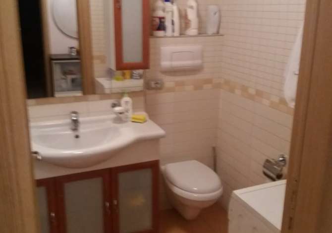 Shtepi ne shitje  ne Tirane, 1+1, Mobilimi E mobiluar, Pagesa 190,000  Euro.