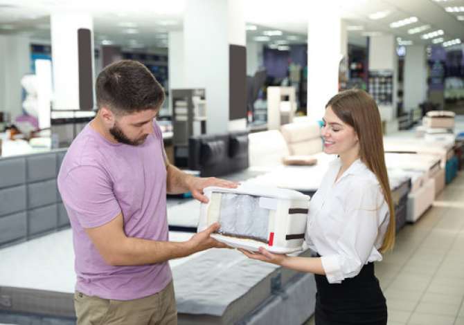 Njoftime Pune shitese ne showroom 
