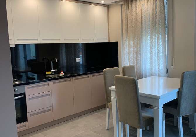 Shtepi me qera  ne Tirane, 1+1, Mobilimi E mobiluar, Pagesa 400  Euro.