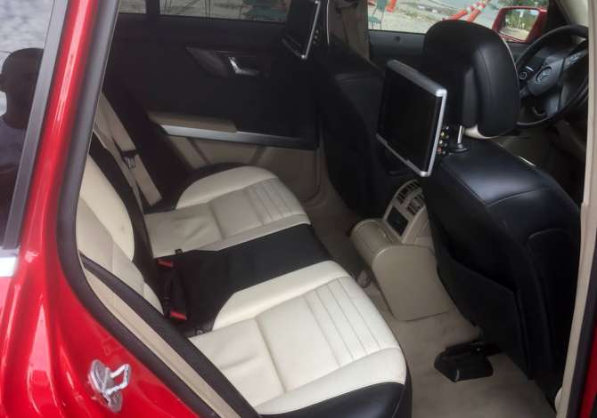 Makina ne shitje ne Tirane, Mercedes-Benz, 2010 gasoline-gas,Kambio Automatik Pagesa 11,000  Euro.