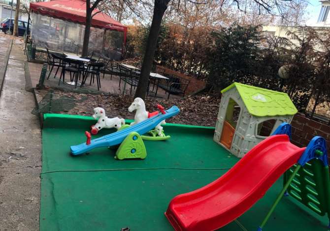 Shitet biznesi ne Rrugen 5 Maj 