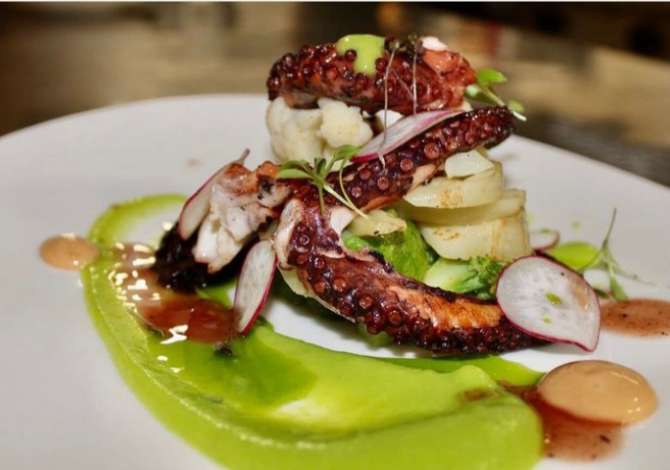 Njoftime Pune ne Himare, Profesioni Kuzhunier, Kasiere, Sanitare, Lavanteri ,Recepsionist, Shofer boti  , , Pagesa Me Marreveshje.