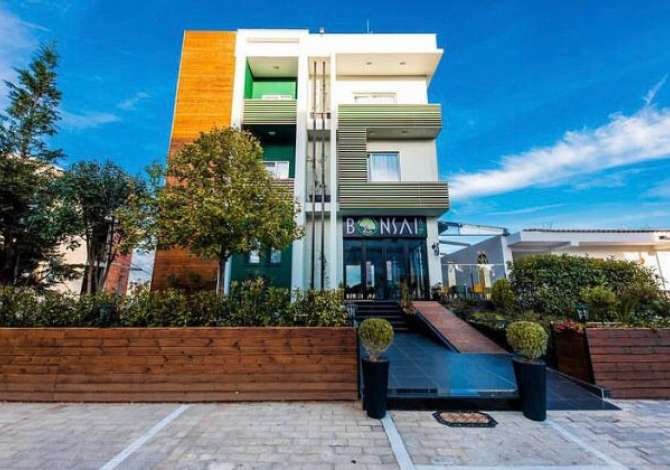 Job Offers Kamarier, Recepsionist turni 3, Sanitare