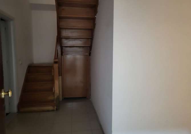 Shtepi me qera Duplex(shtepi me 2 kate) ne Tirane, 4+1, Mobilimi Bosh, pa mobiluar, Pagesa 60,000  Leke.