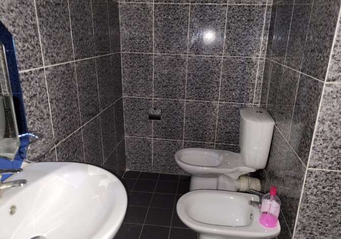 Shtepi me qera Duplex(shtepi me 2 kate) ne Tirane, 4+1, Mobilimi Bosh, pa mobiluar, Pagesa 60,000  Leke.