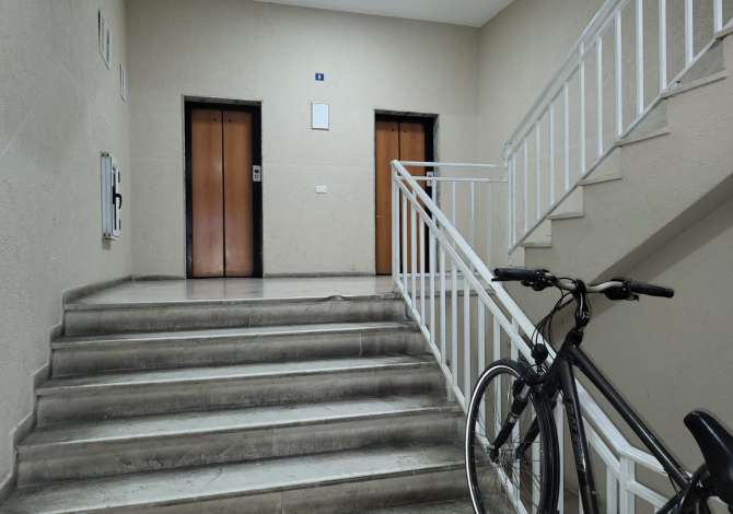 Shtepi me qera Duplex(shtepi me 2 kate) ne Tirane, 4+1, Mobilimi Bosh, pa mobiluar, Pagesa 60,000  Leke.