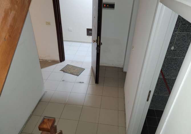 Shtepi me qera Duplex(shtepi me 2 kate) ne Tirane, 4+1, Mobilimi Bosh, pa mobiluar, Pagesa 60,000  Leke.