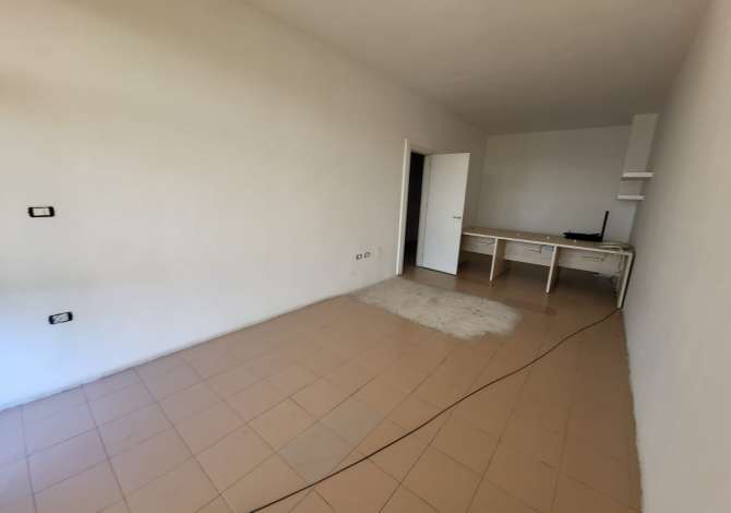 Shtepi me qera Duplex(shtepi me 2 kate) ne Tirane, 4+1, Mobilimi Bosh, pa mobiluar, Pagesa 60,000  Leke.