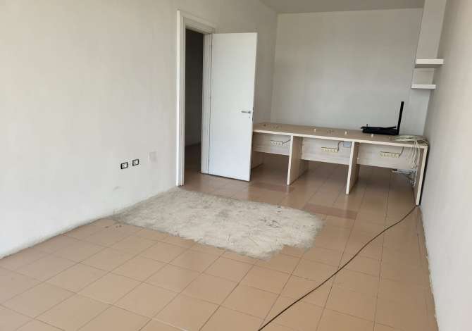 Shtepi me qera Duplex(shtepi me 2 kate) ne Tirane, 4+1, Mobilimi Bosh, pa mobiluar, Pagesa 60,000  Leke.