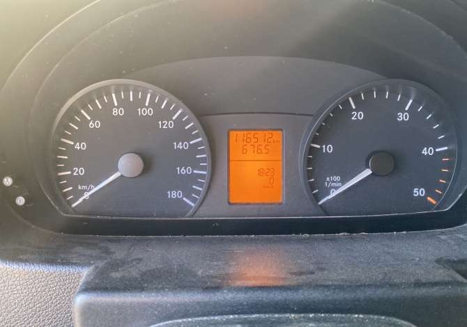 Makina ne shitje ne Tirane, Mercedes-Benz, 2005 Diesel,Kambio Automatik Pagesa 15,000  Euro.