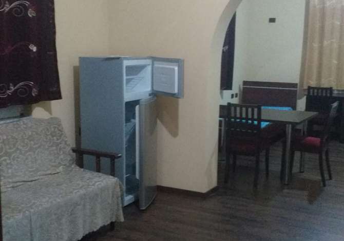 Shtepi me qera Apartament ne Tirane, 1+1, Mobilimi E mobiluar, Pagesa 250  Euro.