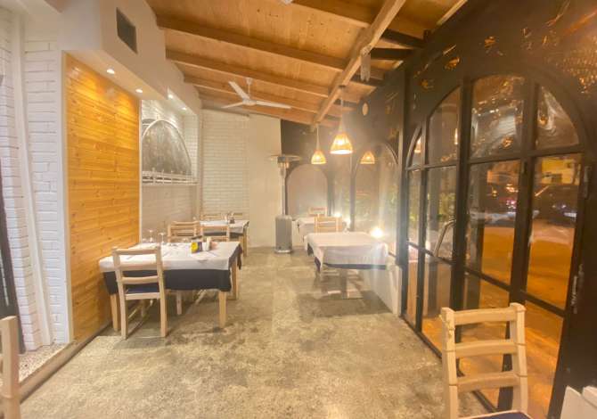 Njoftime Pune ne Tirane, Profesioni Kamarier, Ndihmes Kuzhuniere, Sanitare  , Pa Eksperience, Pagesa 40,000  Leke.