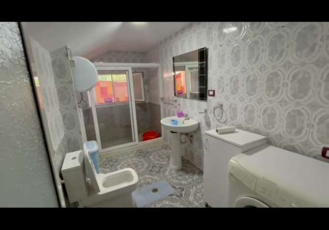 Shtepi me qera Papafingo(kati i catise) ne Tirane, 1+1, Mobilimi E mobiluar, Pagesa 300  Euro.