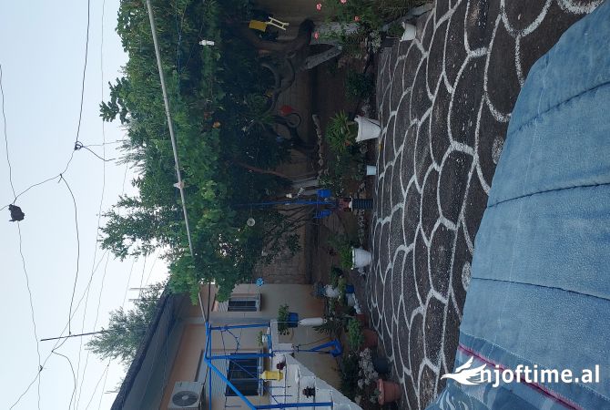 Shtepi ne shitje Shtepi Private ne Vlore, 3+1, Mobilimi Pjeserisht e mobiluar, Pagesa 450,000  Euro.