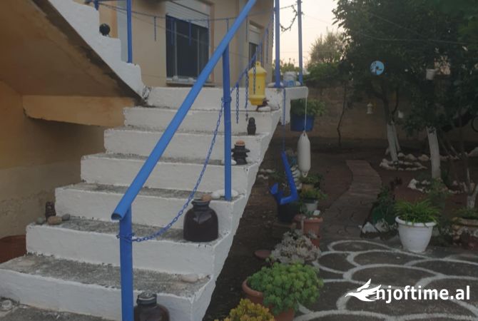 Shtepi ne shitje Shtepi Private ne Vlore, 3+1, Mobilimi Pjeserisht e mobiluar, Pagesa 450,000  Euro.