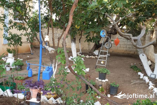 Shtepi ne shitje Shtepi Private ne Vlore, 3+1, Mobilimi Pjeserisht e mobiluar, Pagesa 450,000  Euro.