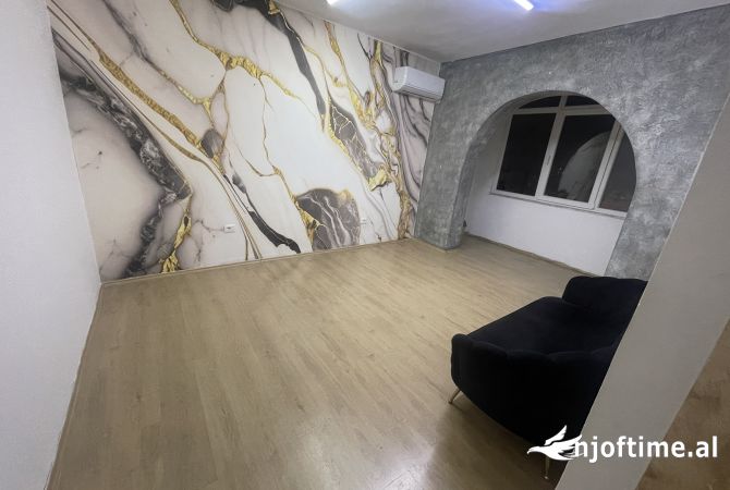 Ambient biznesi me qera 3+1 ne Tirane - 300 Euro