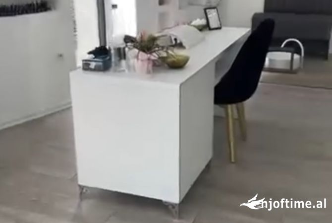 Ambient biznesi me qera 3+1 ne Tirane - 30,000 Leke