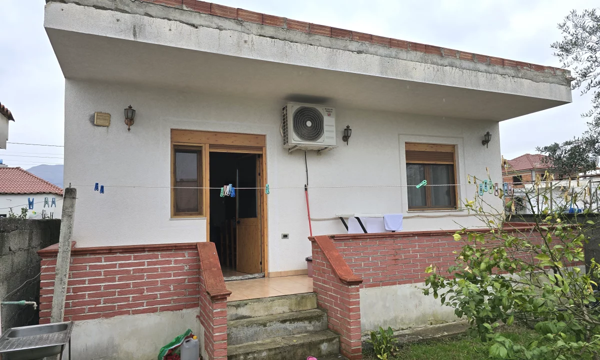 Shtepi ne shitje Shtepi Private ne Tirane, 2+1, Mobilimi Pjeserisht e mobiluar, Pagesa 13,000,000  Leke.