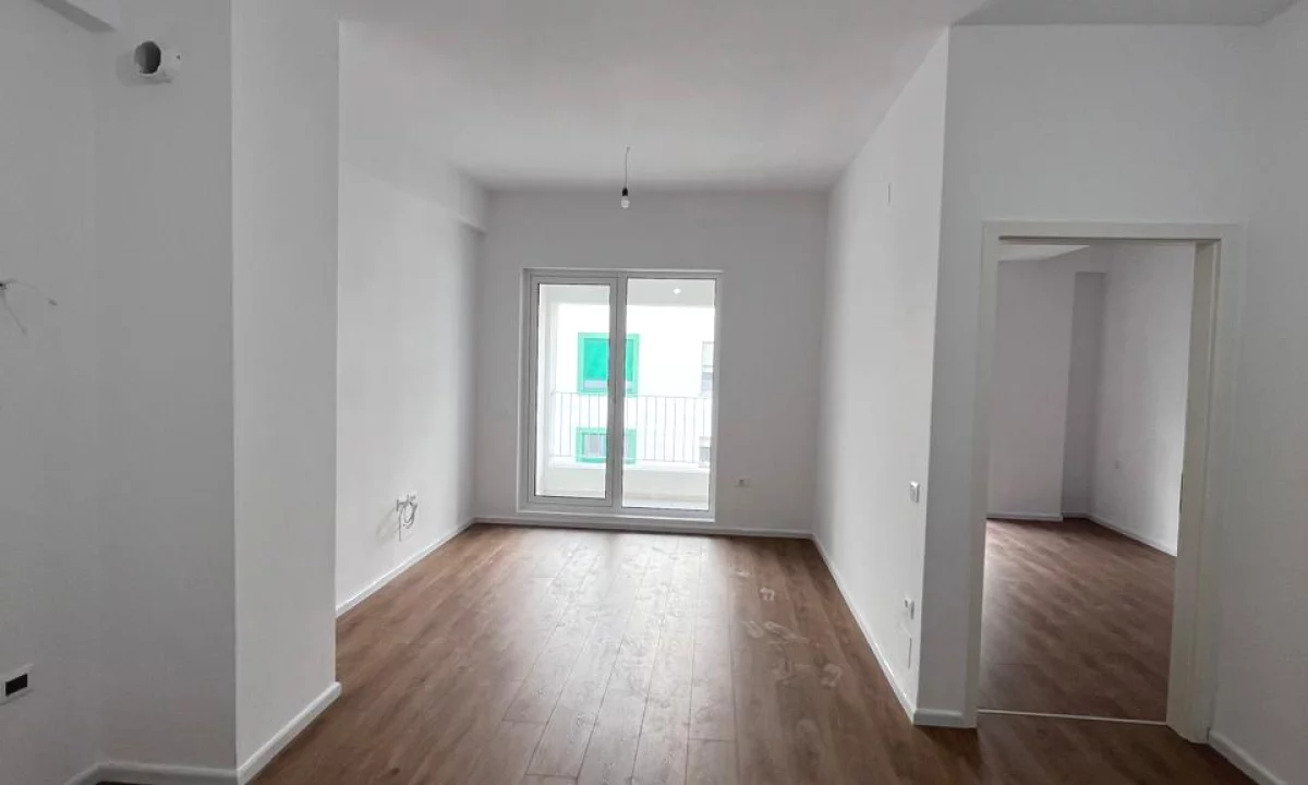 Shtepi ne shitje Apartament ne Tirane, 1+1, Mobilimi Bosh, pa mobiluar, Pagesa 11,000,000  Leke.