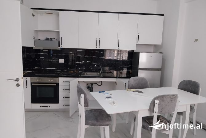 Shtepi me qera 2+1 ne Tirane - 50,000 Leke