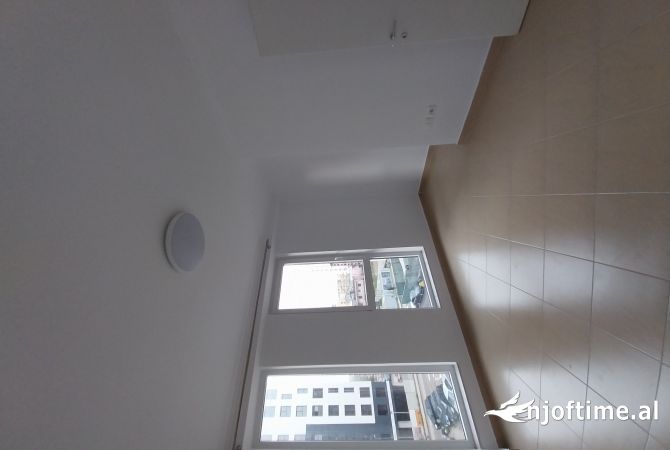 Shtepi me qera Apartament ne Tirane, 2+1, Mobilimi Pjeserisht e mobiluar, Pagesa 500  Euro.