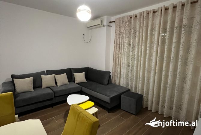 Shtepi me qera Apartament ne Tirane, 1+1, Mobilimi E mobiluar, Pagesa 450  Euro.