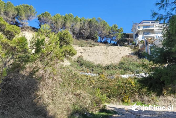 Truall ose Toke  ne Durres - 1,400,000 Euro